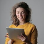 Therapeutin von zuhause gesund mit iPad
